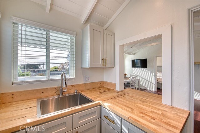 Detail Gallery Image 7 of 27 For 368 Oak #B,  Laguna Beach,  CA 92651 - 1 Beds | 1 Baths