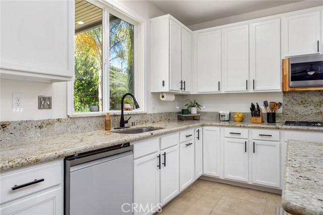 Detail Gallery Image 15 of 69 For 35595 Desert Rose Way, Lake Elsinore,  CA 92532 - 4 Beds | 3 Baths