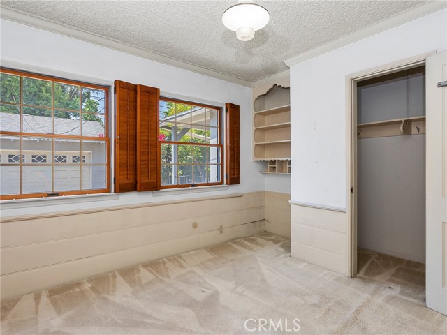 10348 Woodbridge Street, Toluca Lake CA: https://media.crmls.org/medias/83869010-2625-4ec1-92cc-ebc627705f55.jpg