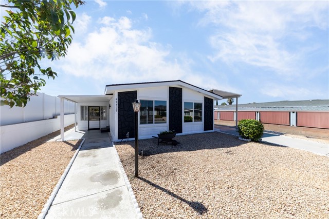 Detail Gallery Image 2 of 34 For 40975 Laredo Trl, Cherry Valley,  CA 92223 - 2 Beds | 2 Baths