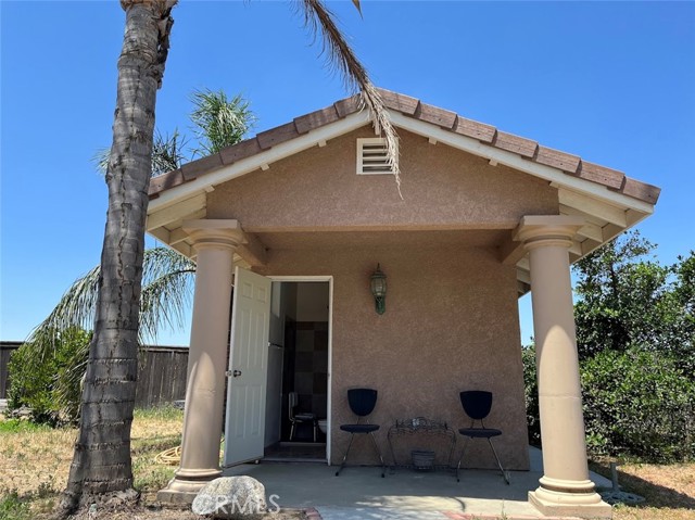 10072 Berkshire Drive, Jurupa Valley CA: https://media.crmls.org/medias/8387b114-41d2-4210-b2f7-18b67683424e.jpg