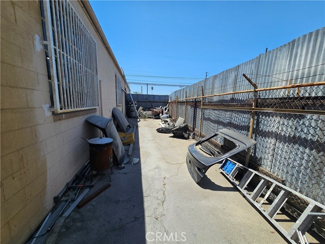 7554 Clybourn Avenue, Sun Valley CA: https://media.crmls.org/medias/8389105e-5e29-4aec-9889-6d3e4b89afeb.jpg