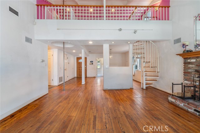 6913 Rubio Avenue, Lake Balboa CA: https://media.crmls.org/medias/83896e65-344c-4ba1-809c-cd5232aacb57.jpg