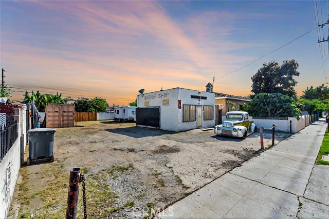 1704 W 2nd Street, Santa Ana, California 92703, ,Commercial Sale,For Sale,1704 W 2nd Street,CRPW24104564