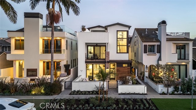 Detail Gallery Image 1 of 41 For 512 Marguerite Ave #B, Corona Del Mar,  CA 92625 - 2 Beds | 2/1 Baths