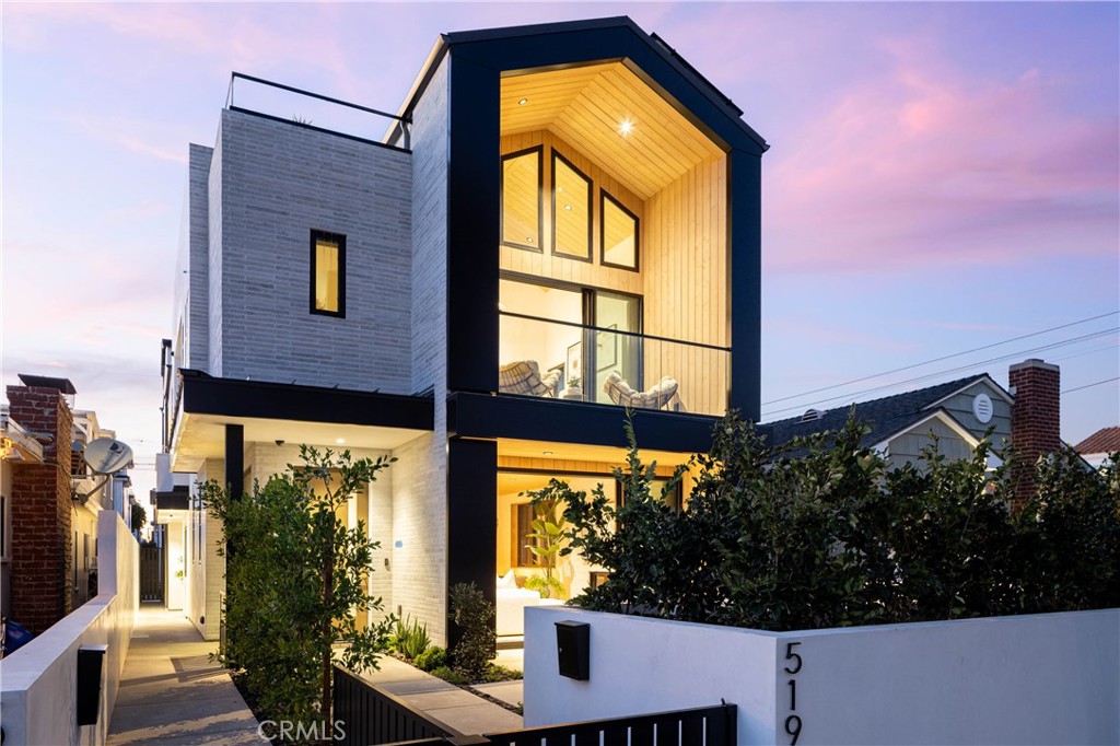 519 Narcissus Avenue #A