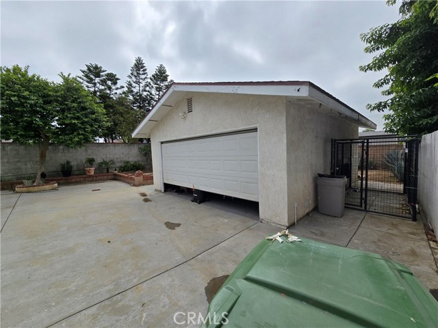 13966 Fox Street, San Fernando CA: https://media.crmls.org/medias/838b7bed-ca70-4711-b6db-93c4abd20c19.jpg