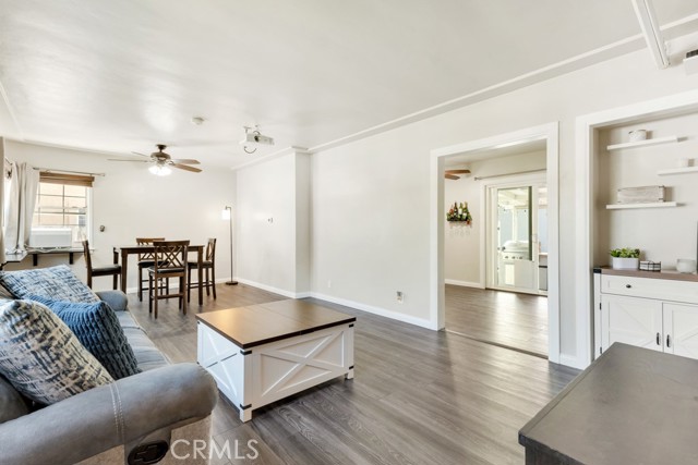 6507 Gentry Avenue, North Hollywood CA: https://media.crmls.org/medias/838c5ee9-92b9-4603-bb0d-b859f81b6f5b.jpg