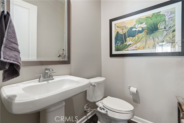 Detail Gallery Image 24 of 66 For 18619 Cedar Crest Dr, Canyon Country,  CA 91387 - 3 Beds | 2/1 Baths