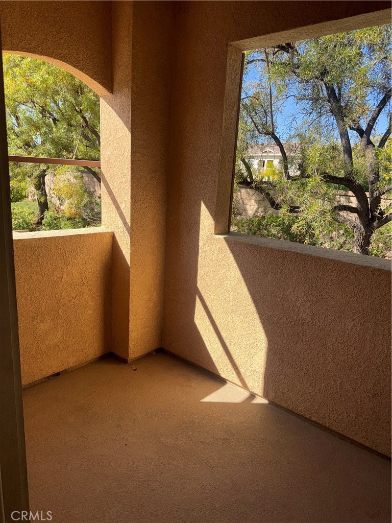https://media.crmls.org/medias/838ea390-f910-4536-8178-da76747fa1dd.jpg?preset=X-Large