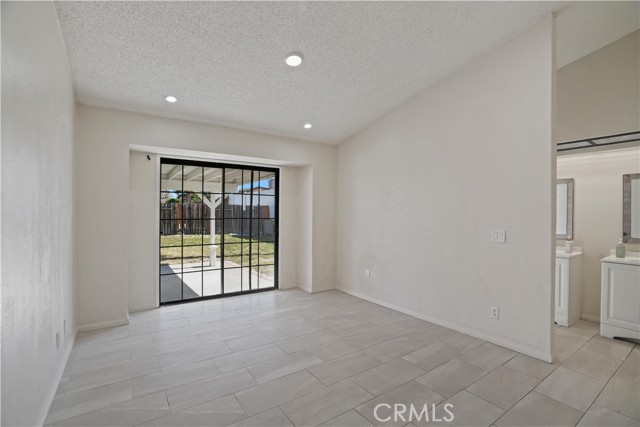 Detail Gallery Image 11 of 22 For 37702 50th St, Palmdale,  CA 93552 - 3 Beds | 2 Baths