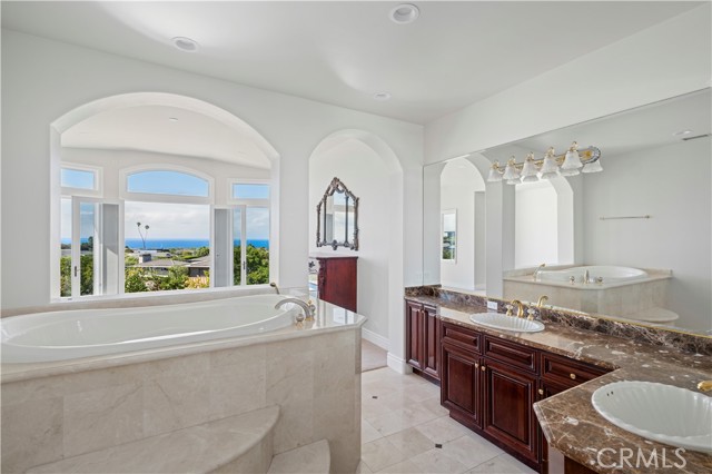 Detail Gallery Image 13 of 22 For 4627 Surrey Dr, Corona Del Mar,  CA 92625 - 4 Beds | 4/1 Baths