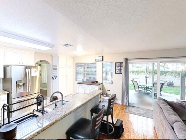 Detail Gallery Image 10 of 31 For 39147 via Pamplona, Murrieta,  CA 92563 - 4 Beds | 2/1 Baths