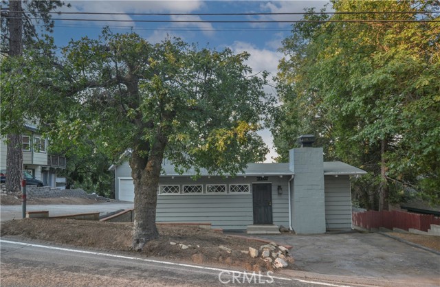 Detail Gallery Image 2 of 22 For 30607 Live Oak Dr, Running Springs,  CA 92382 - 1 Beds | 1 Baths