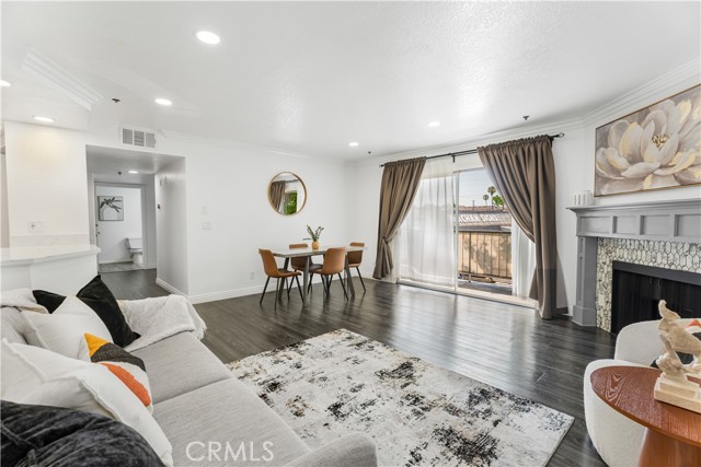 Detail Gallery Image 4 of 30 For 1100 Euclid Ave #104,  Long Beach,  CA 90804 - 2 Beds | 1 Baths