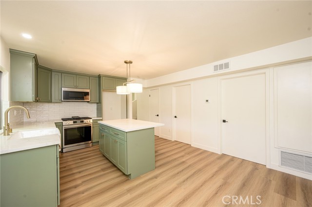 Detail Gallery Image 7 of 22 For 27428 Rondell St, Agoura Hills,  CA 91301 - 2 Beds | 2 Baths