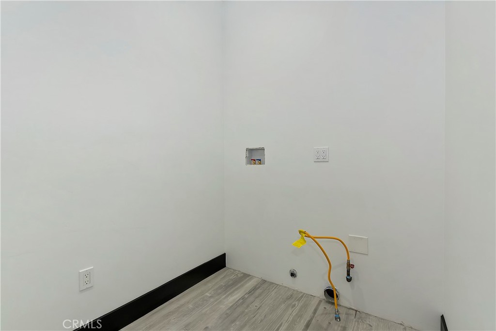 https://media.crmls.org/medias/8393fe80-a66a-4882-abf1-7b762708b3c0.jpg?preset=X-Large