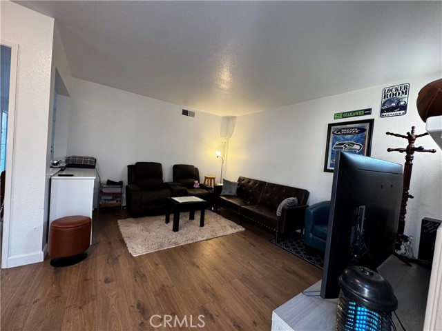 Detail Gallery Image 9 of 28 For 3595 Windsong, El Monte,  CA 91732 - 3 Beds | 2/1 Baths