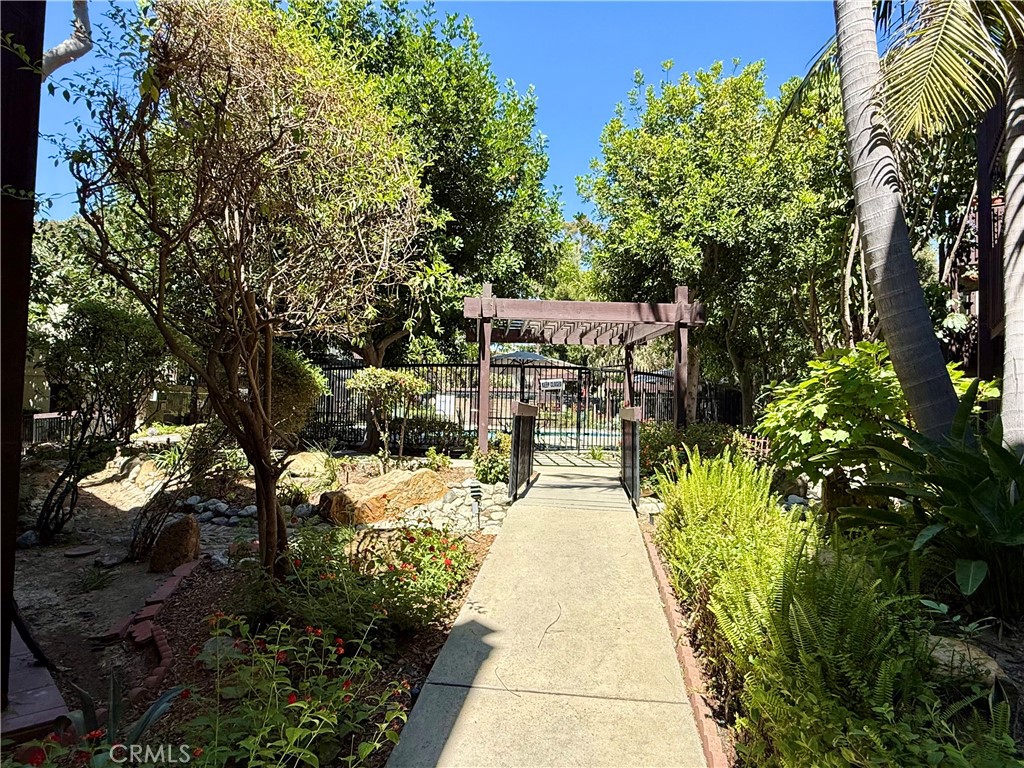 https://media.crmls.org/medias/8394cdef-f886-43d9-97a9-141532cf9f45.jpg?preset=X-Large