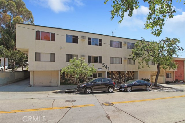 541 Solano Avenue Los Angeles, California Huge upside with this complex!!! Hidden Gem located in Solano Canyon!!! This 18-unit apartment complex is nestled in a quite neighborhood close to Downtown LA, Dodger Stadium, Elysian Park, and Chinatown. One (1) studio apartment, ten (10) 1-bd/1-ba units, three (3) 2-bd/1-ba units, and four (4) 2-bd/2ba units. The complex also has two office/storage units. On-site parking and laundry room. The property is easily accessible from freeways, public transportation, parks, and even hiking trails!!