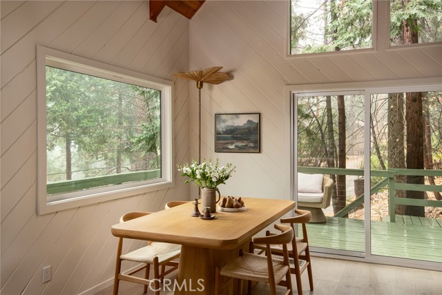 Detail Gallery Image 11 of 31 For 28443 Altamont Ct, Lake Arrowhead,  CA 92352 - 3 Beds | 2/1 Baths