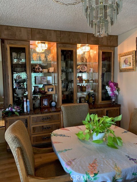 4401 Camelot Place, Bakersfield CA: https://media.crmls.org/medias/83963d2d-67f4-4d8b-8279-4fe0da3018e5.jpg