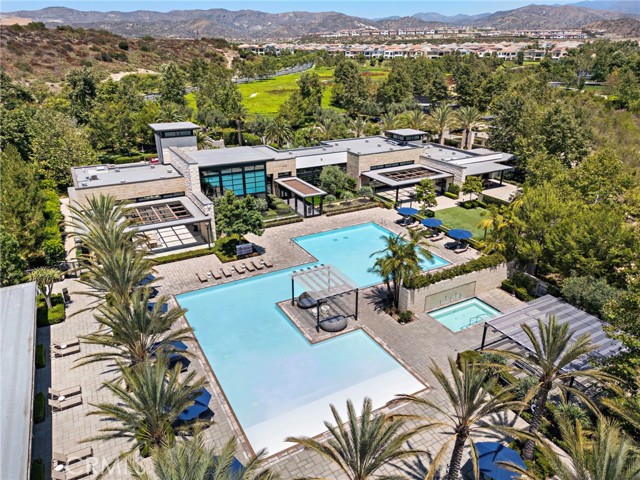 93 Interstellar, Irvine CA: https://media.crmls.org/medias/83969026-96d6-4839-8afb-df70be95ac11.jpg