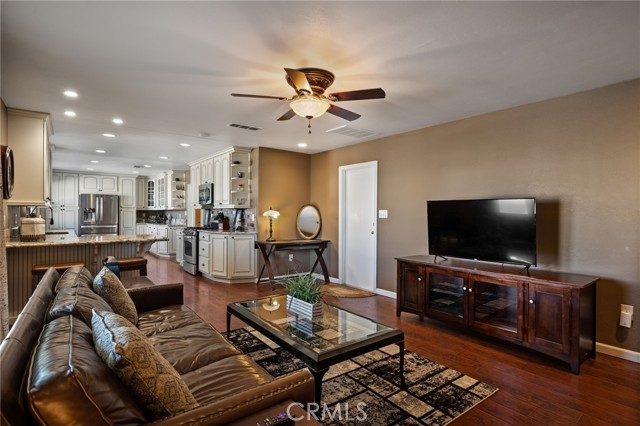 Detail Gallery Image 9 of 60 For 17316 Brimhall, Bakersfield,  CA 93314 - 3 Beds | 2 Baths