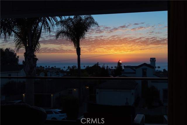 550 Helberta Avenue, Redondo Beach, California 90277, 5 Bedrooms Bedrooms, ,3 BathroomsBathrooms,Residential,Sold,Helberta,SB21204332