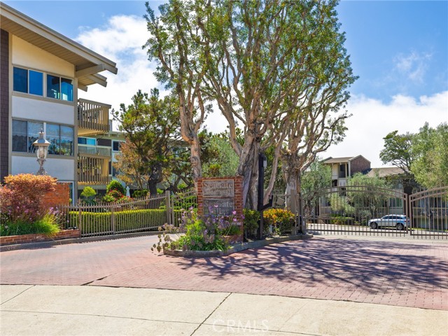 6526 Ocean Crest Drive, Rancho Palos Verdes CA: https://media.crmls.org/medias/8398c0d9-e2bf-49fb-bb92-3e87913083bf.jpg