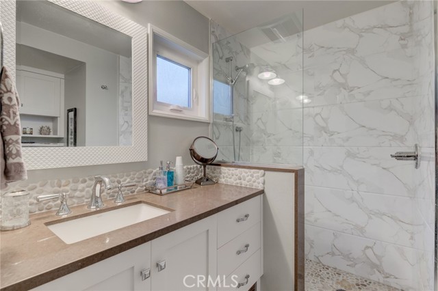 Detail Gallery Image 37 of 41 For 417 Crest Dr, Manhattan Beach,  CA 90266 - 3 Beds | 3/1 Baths