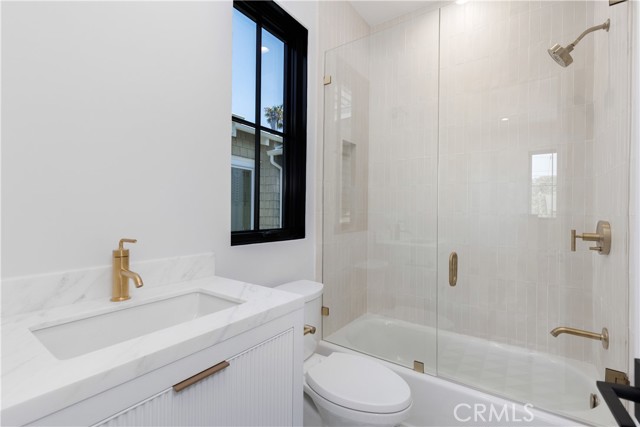 577 36th Street, Manhattan Beach, California 90266, 5 Bedrooms Bedrooms, ,5 BathroomsBathrooms,Residential,Sold,36th,SB21113889