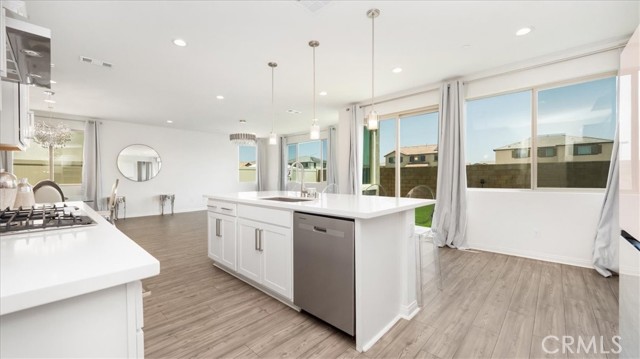 Image 9 of 40 For 773 Pinehurst Street