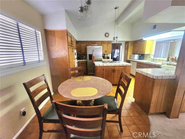 450 Fairway Drive, Palmdale CA: https://media.crmls.org/medias/839a9140-c7d1-4a76-9b8f-01403decc91f.jpg