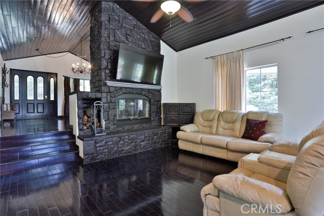 Detail Gallery Image 11 of 66 For 24048 Altdorf Dr, Crestline,  CA 92325 - 4 Beds | 4 Baths