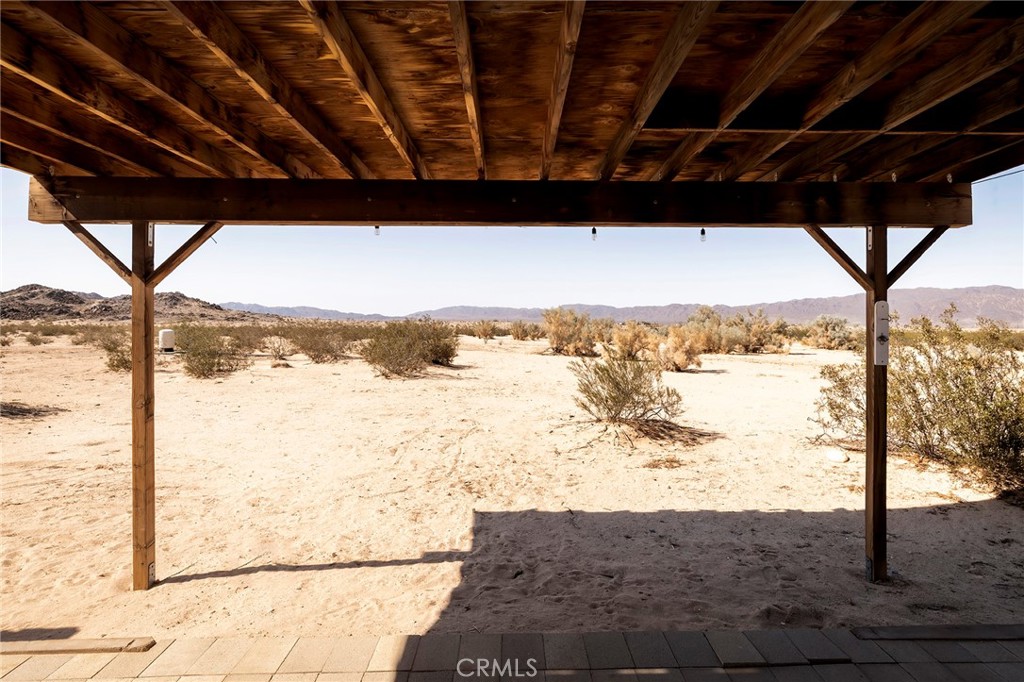 https://media.crmls.org/medias/839ad06e-966b-4959-9377-9650ec29b06e.jpg?preset=X-Large