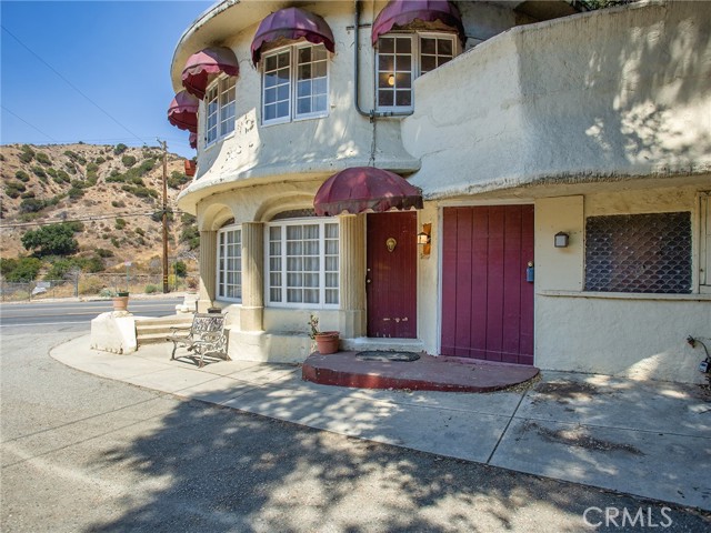 8618 La Tuna Canyon Road, Sun Valley CA: https://media.crmls.org/medias/839ad2be-8577-4565-ac87-3fc958683f6c.jpg