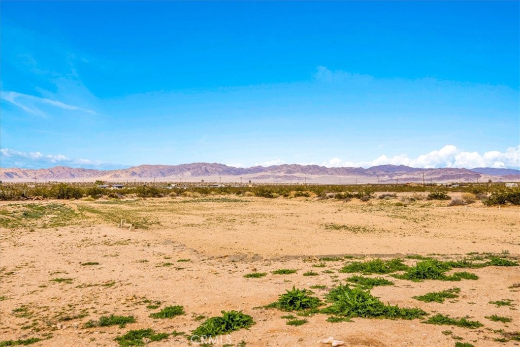 https://media.crmls.org/medias/839b59dc-3ba1-4cad-a31f-d8a220f389c7.jpg?preset=X-Large