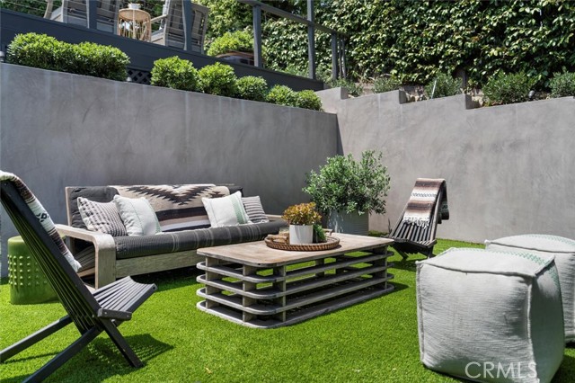 1012 10th Street, Manhattan Beach CA: https://media.crmls.org/medias/839be240-b66b-4ab3-92d4-721b8d82e459.jpg