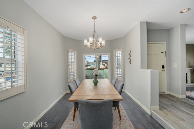 Detail Gallery Image 8 of 39 For 383 Park Ave, Long Beach,  CA 90814 - 3 Beds | 3 Baths