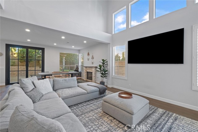 Detail Gallery Image 6 of 55 For 325 E Concord, Placentia,  CA 92870 - 5 Beds | 2/1 Baths