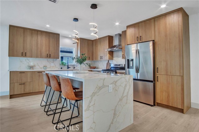 Detail Gallery Image 7 of 34 For 18406 Jovan St, Tarzana,  CA 91335 - 5 Beds | 4 Baths