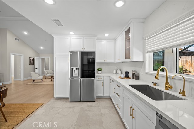 16360 Parthenia photo 35