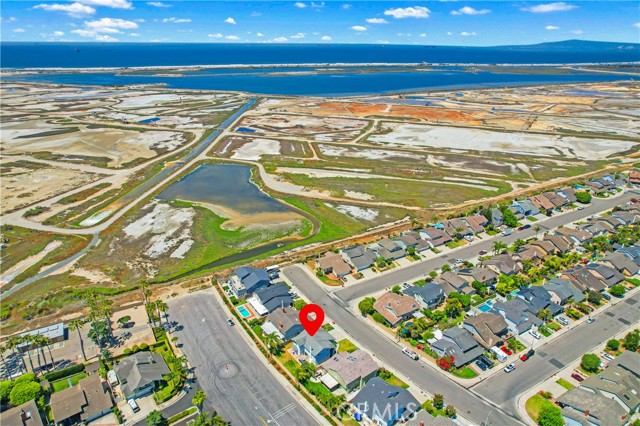 18202 Foss Lane, Huntington Beach CA: https://media.crmls.org/medias/839dddca-ed15-4de0-a930-5660b90af6f2.jpg