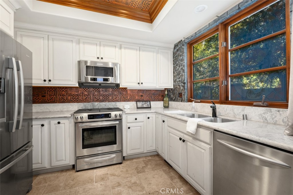 MLS #OC25250385 image #23