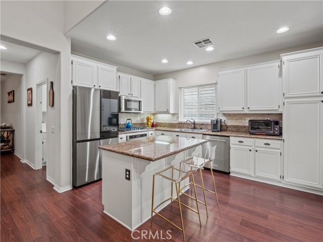 Detail Gallery Image 19 of 39 For 28532 Agajanian, Saugus,  CA 91390 - 4 Beds | 3 Baths