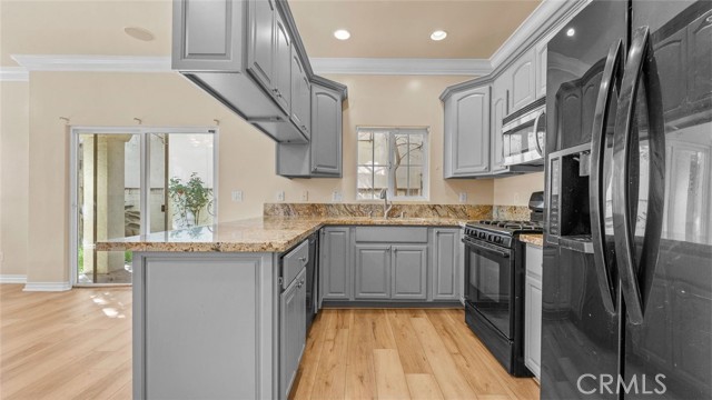 Detail Gallery Image 15 of 41 For 13769 13969 Cordary Ave, Hawthorne,  CA 90250 - 4 Beds | 2/1 Baths