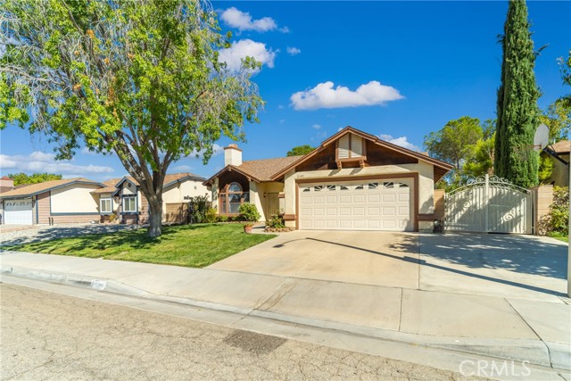 Detail Gallery Image 2 of 30 For 2145 Limewood Ln, Lancaster,  CA 93536 - 3 Beds | 2 Baths