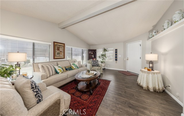 5001 W Florida Avenue, Hemet CA: https://media.crmls.org/medias/83a09688-fa28-451d-b29e-e4e6e0c87c88.jpg