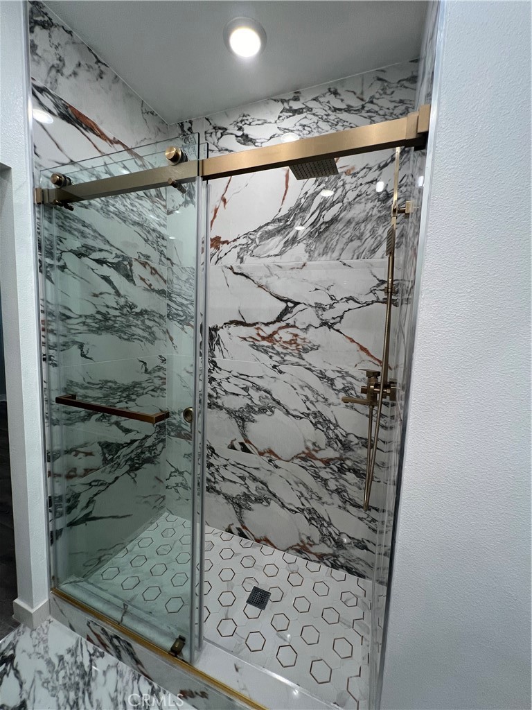 https://media.crmls.org/medias/83a0acc5-5795-42bc-861b-358dd498be5a.jpg?preset=X-Large